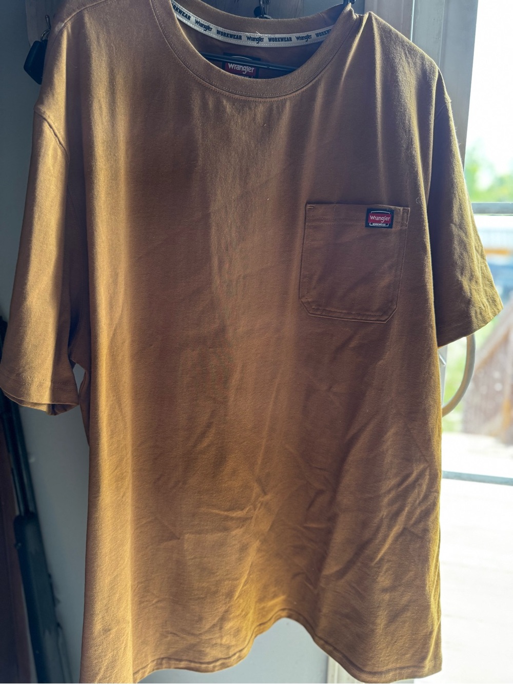 Wrangler Men’s Short-Sleeve Pocket Tee in Caramel